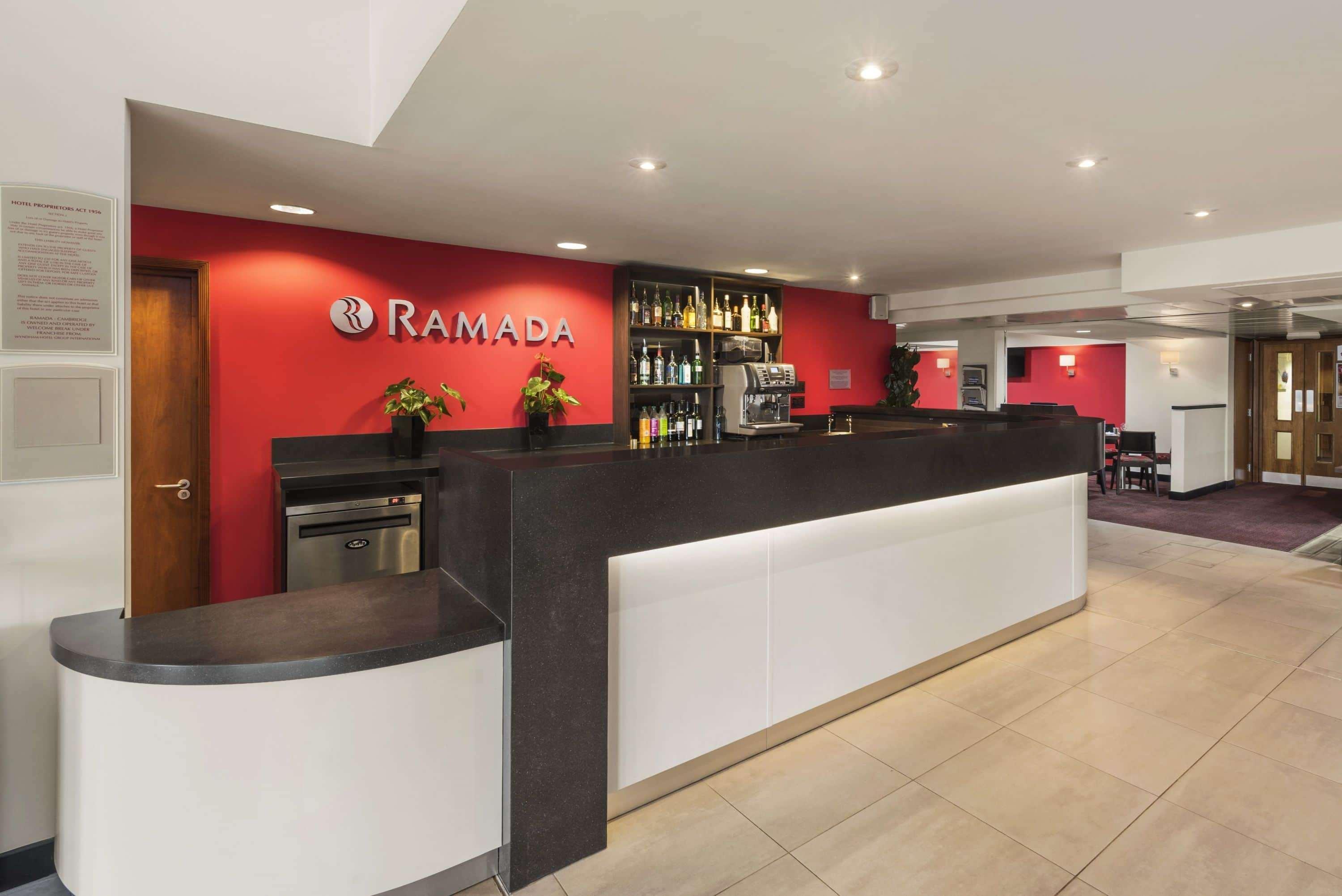 Ramada By Wyndham Cambridge Hotel Fen Drayton Buitenkant foto