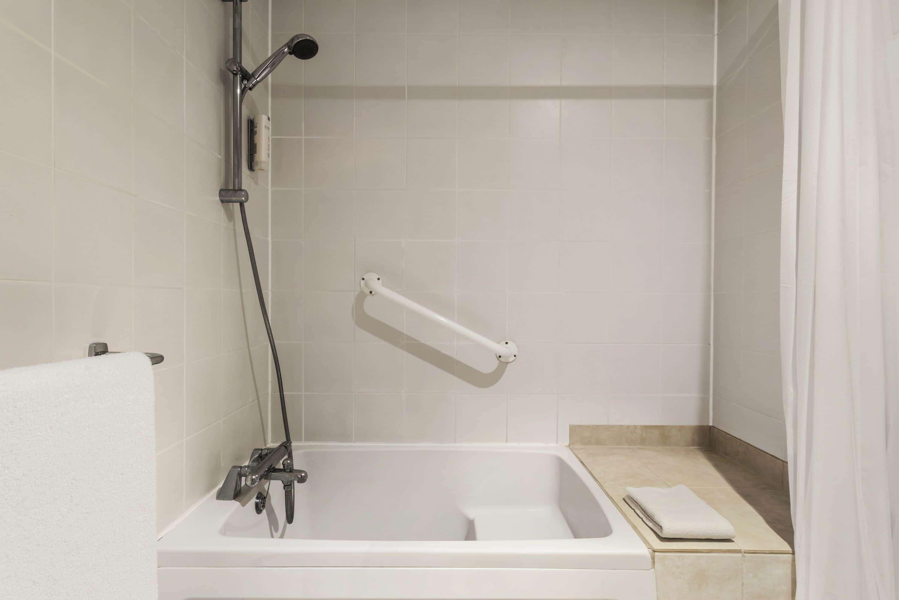 Ramada By Wyndham Cambridge Hotel Fen Drayton Buitenkant foto