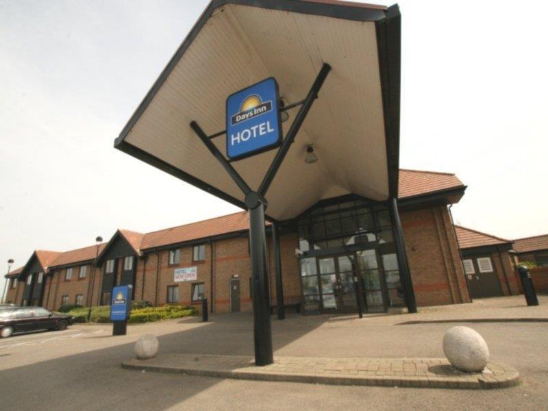 Ramada By Wyndham Cambridge Hotel Fen Drayton Buitenkant foto