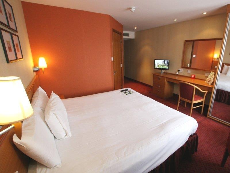 Ramada By Wyndham Cambridge Hotel Fen Drayton Buitenkant foto